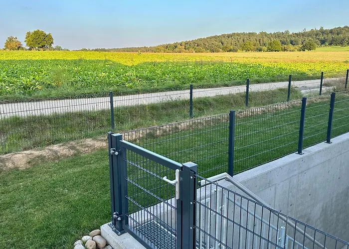 Privates Apartment Mit Bad & Kueche